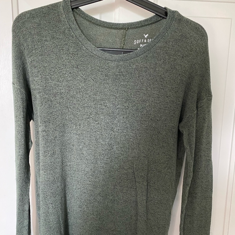 American Eagle green long sleeve top. Size XS